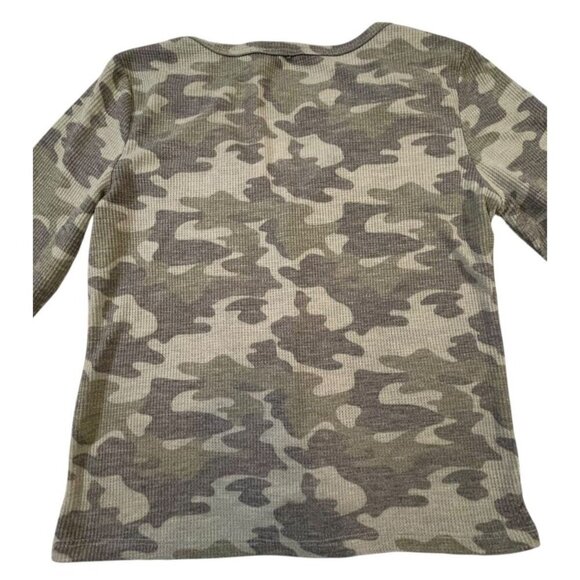 Tresics Camouflage Waffle Knit Faux Button Top SIZE-LARGE - Picture 3 of 6
